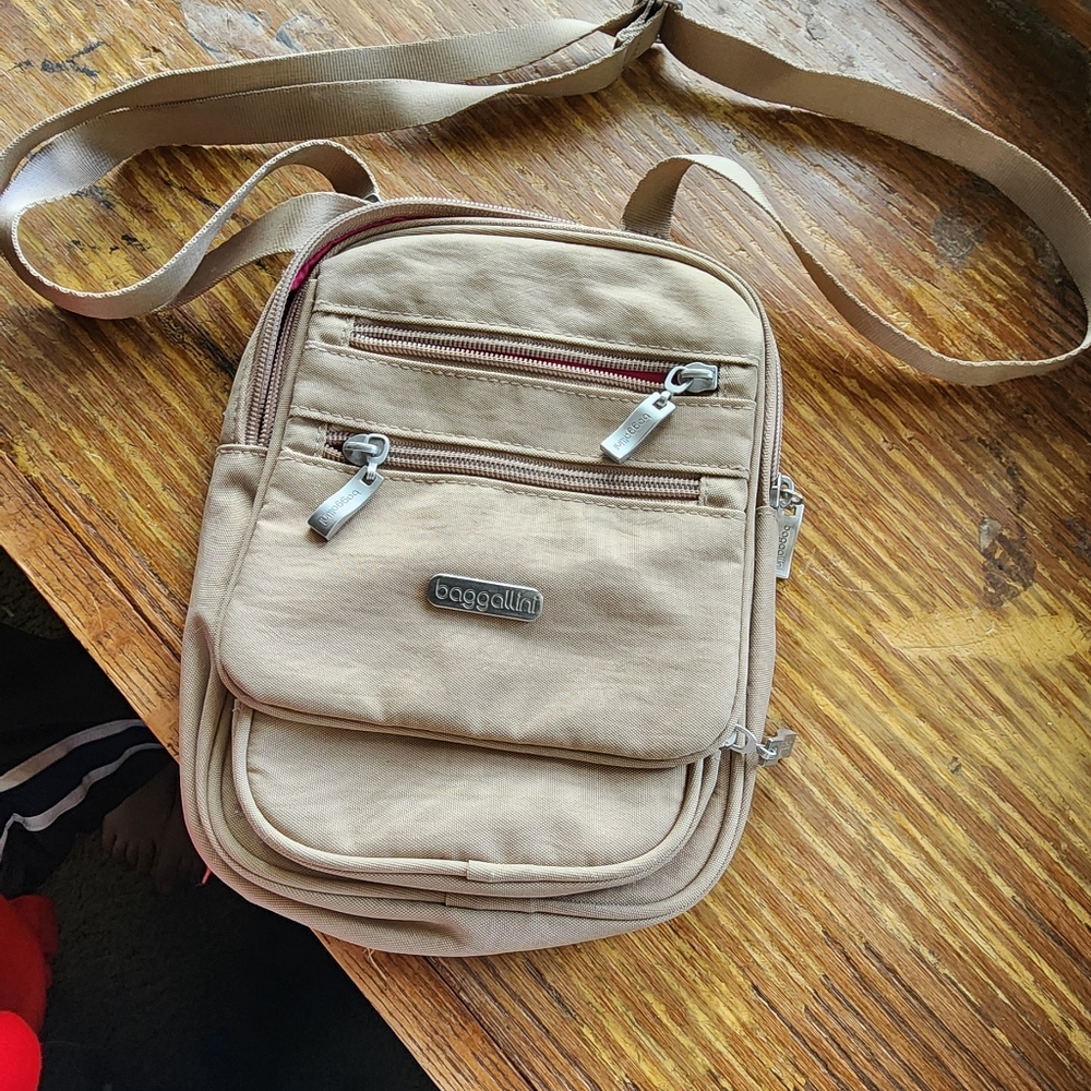Small Tan Baggallini Bag